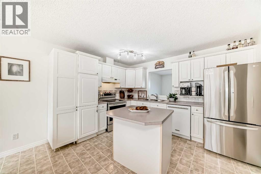 110 Country Hills Cove NW, Calgary, Alberta  T3K 5G7 - Photo 11 - A2289428