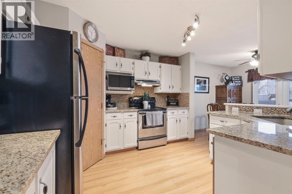 158 Saratoga Close NE, Calgary, Alberta