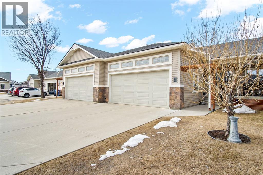 42 Stromsay Gate, Carstairs, Alberta
