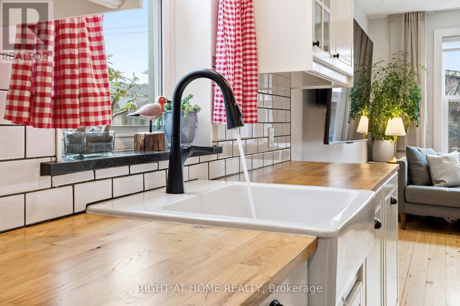 209 Marier Avenue, Ottawa, Ontario  K1L 5R4 - Photo 7 - X13022468