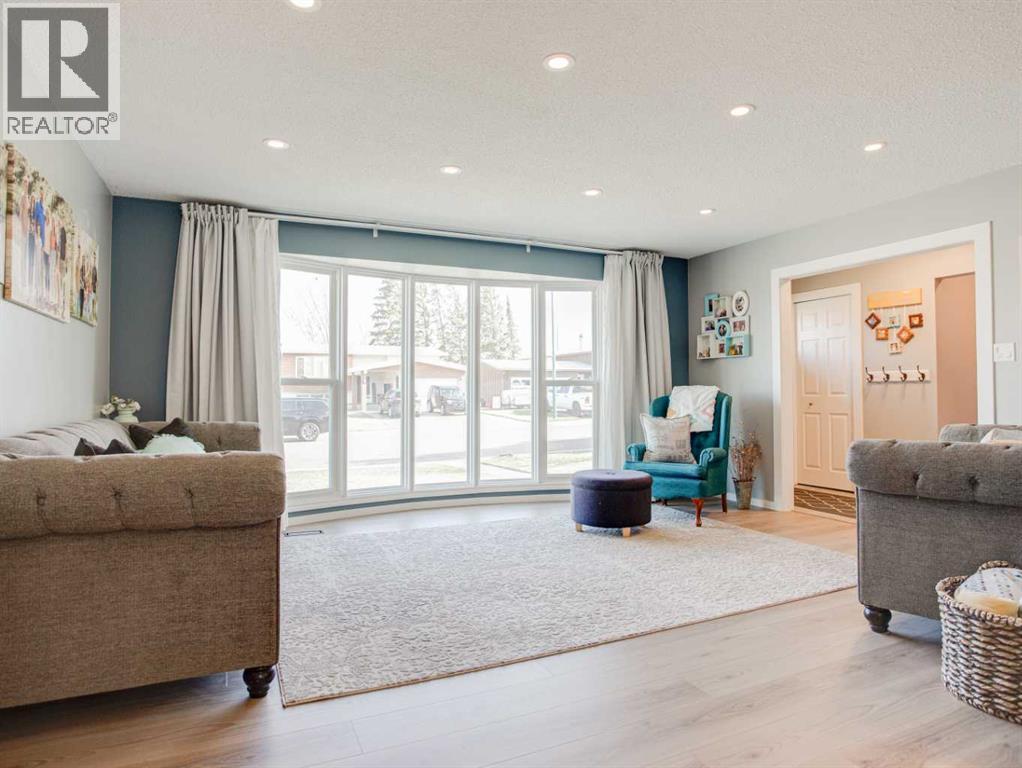 114 Laval Court W, Lethbridge, Alberta  T1K 4G3 - Photo 5 - A2303387