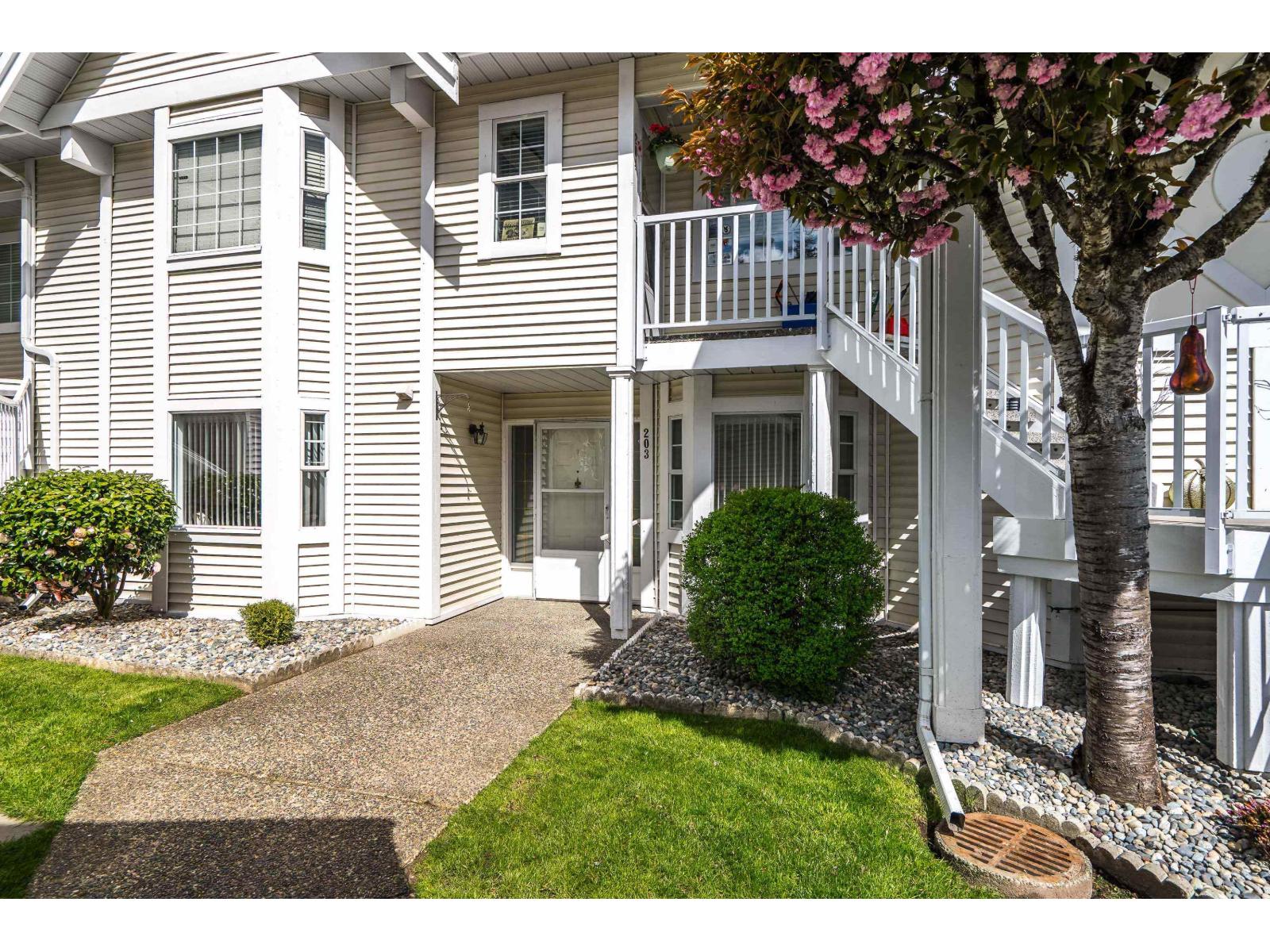 203 9109 154 Street, Surrey, British Columbia  V3R 9G8 - Photo 4 - R3113063