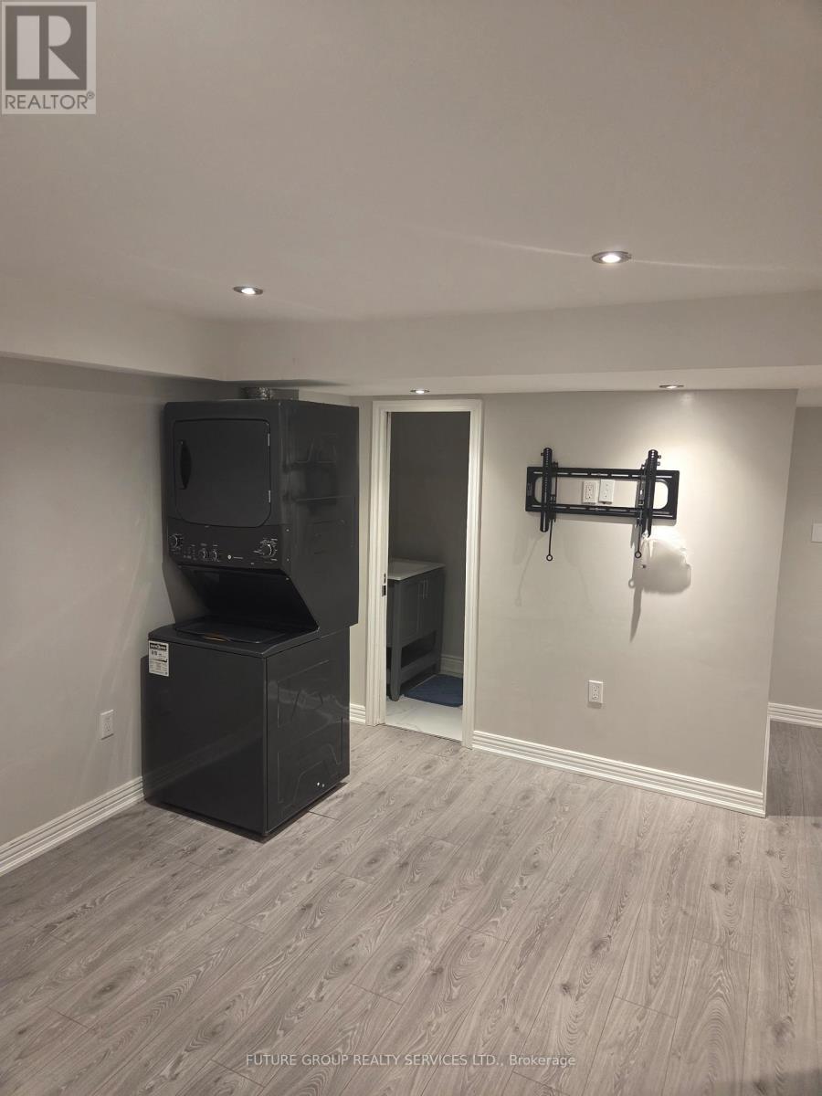 22 Rich Crescent, Whitby, Ontario  L1P 1V8 - Photo 10 - E13022378