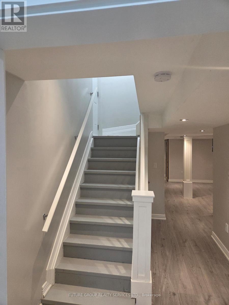 22 Rich Crescent, Whitby, Ontario  L1P 1V8 - Photo 2 - E13022378