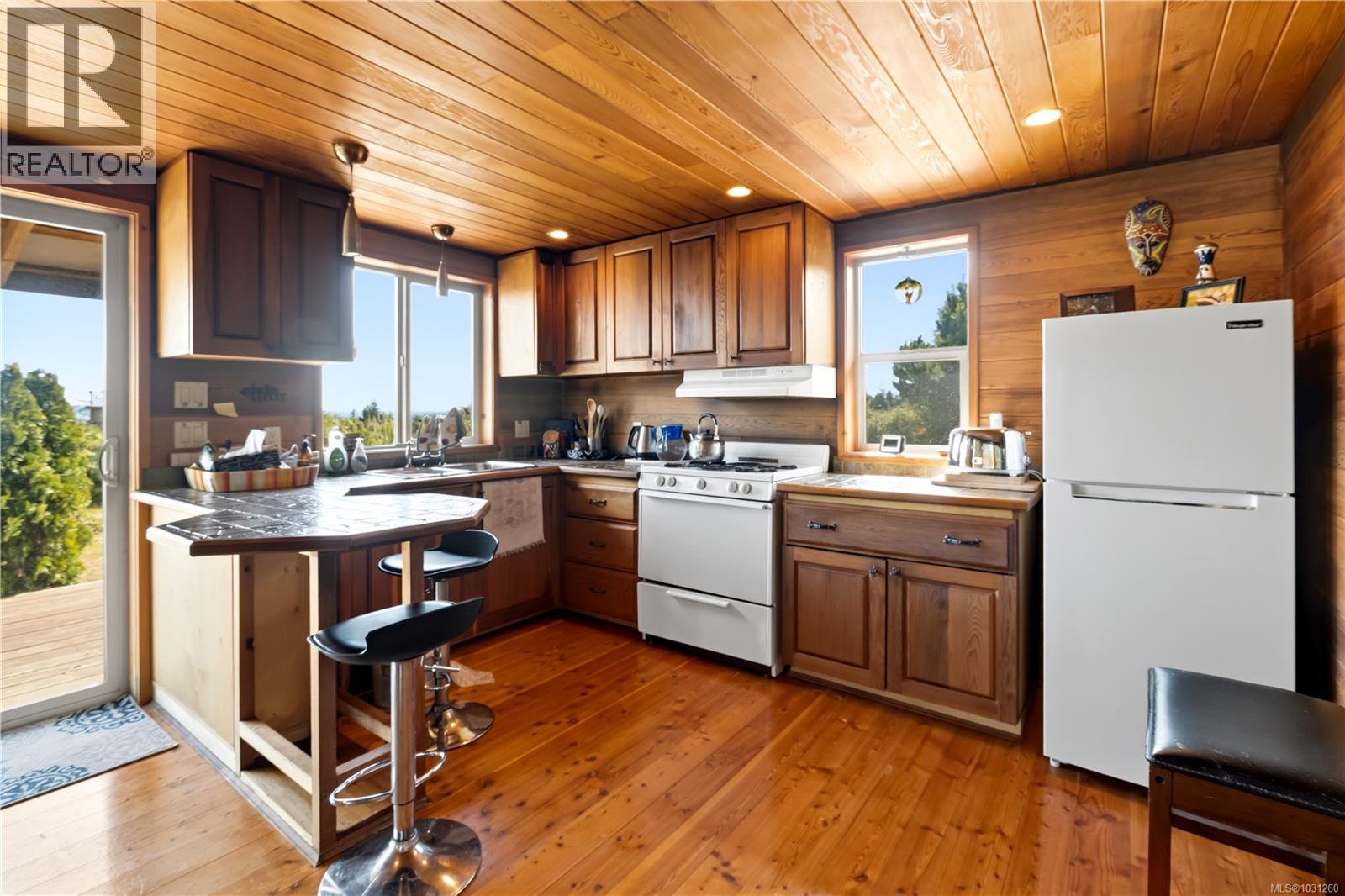 1117 Sixth Ave, Ucluelet, British Columbia  V0R 3A0 - Photo 12 - 1031260