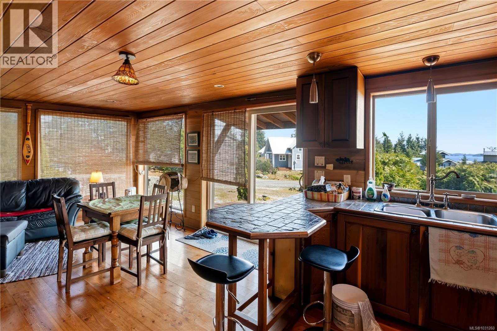 1117 Sixth Ave, Ucluelet, British Columbia  V0R 3A0 - Photo 13 - 1031260