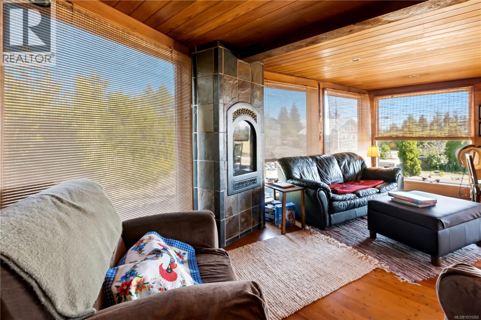 1117 Sixth Ave, Ucluelet, British Columbia  V0R 3A0 - Photo 3 - 1031260