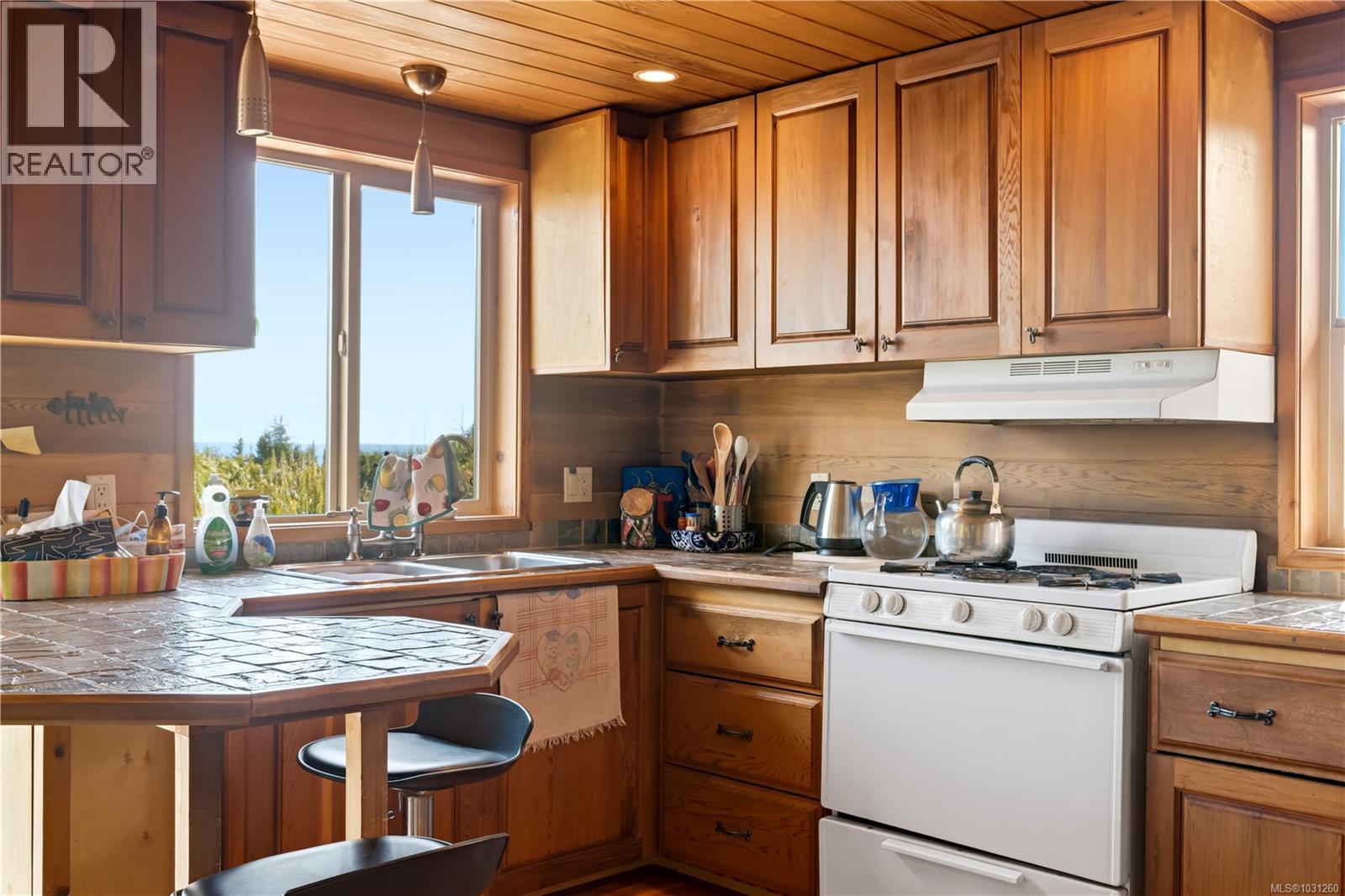 1117 Sixth Ave, Ucluelet, British Columbia  V0R 3A0 - Photo 4 - 1031260