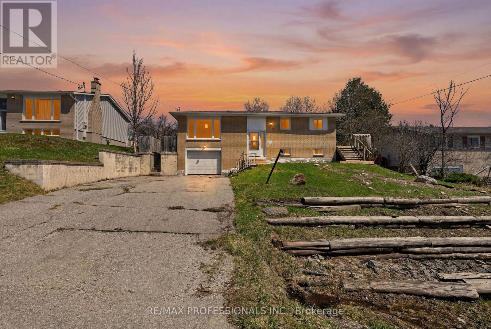 45 Easton Avenue, Tay, Ontario  L0K 1R0 - Photo 2 - S13022466