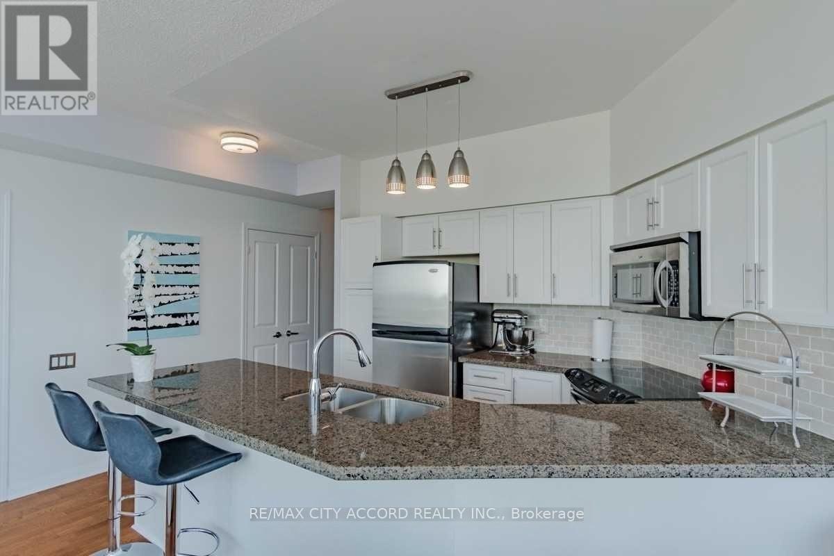 2702 - 15 Windermere Avenue, Toronto, Ontario  M6S 5A2 - Photo 4 - W13022396