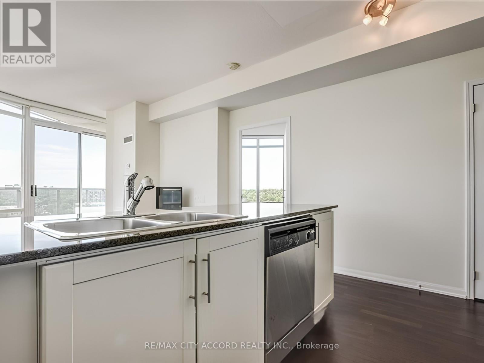 2702 - 15 Windermere Avenue, Toronto, Ontario  M6S 5A2 - Photo 6 - W13022396