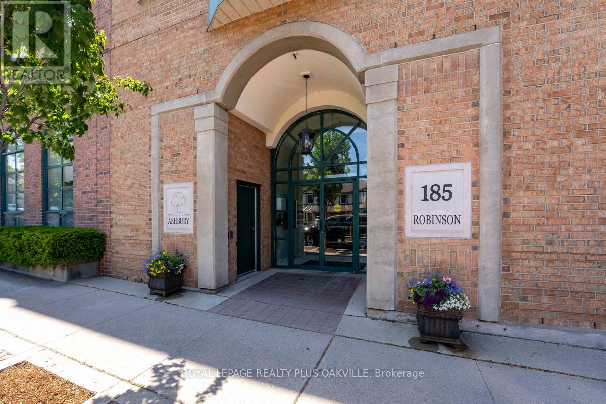 315 - 185 Robinson Street, Oakville, Ontario  L6J 7P6 - Photo 1 - W13022402