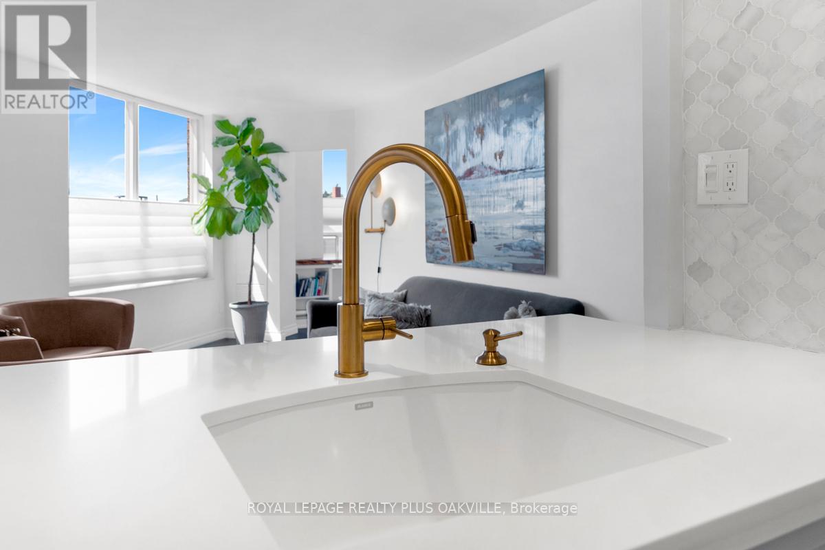 315 - 185 Robinson Street, Oakville, Ontario  L6J 7P6 - Photo 4 - W13022402