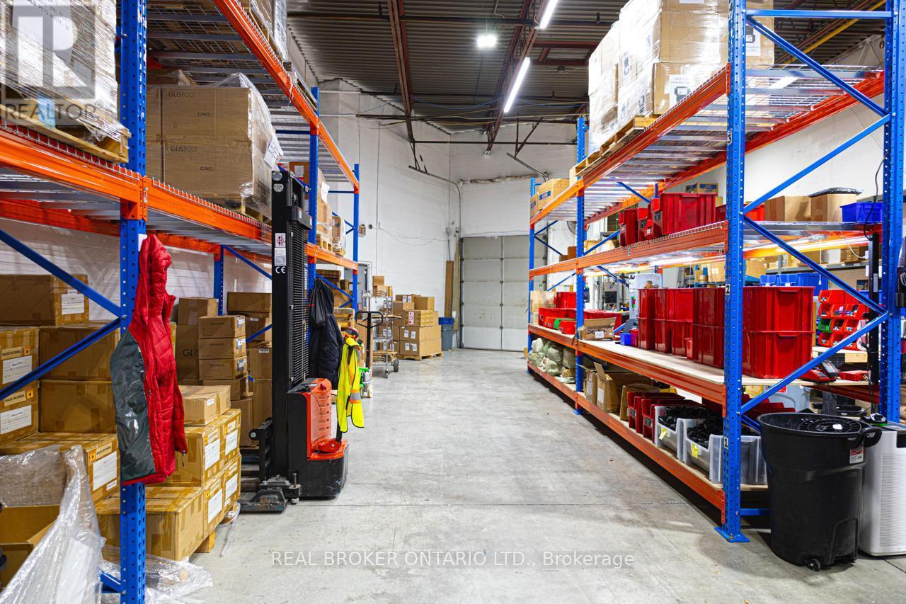 #11 - 1111 Flint Road, Toronto, Ontario  M3J 3C7 - Photo 1 - W13022416