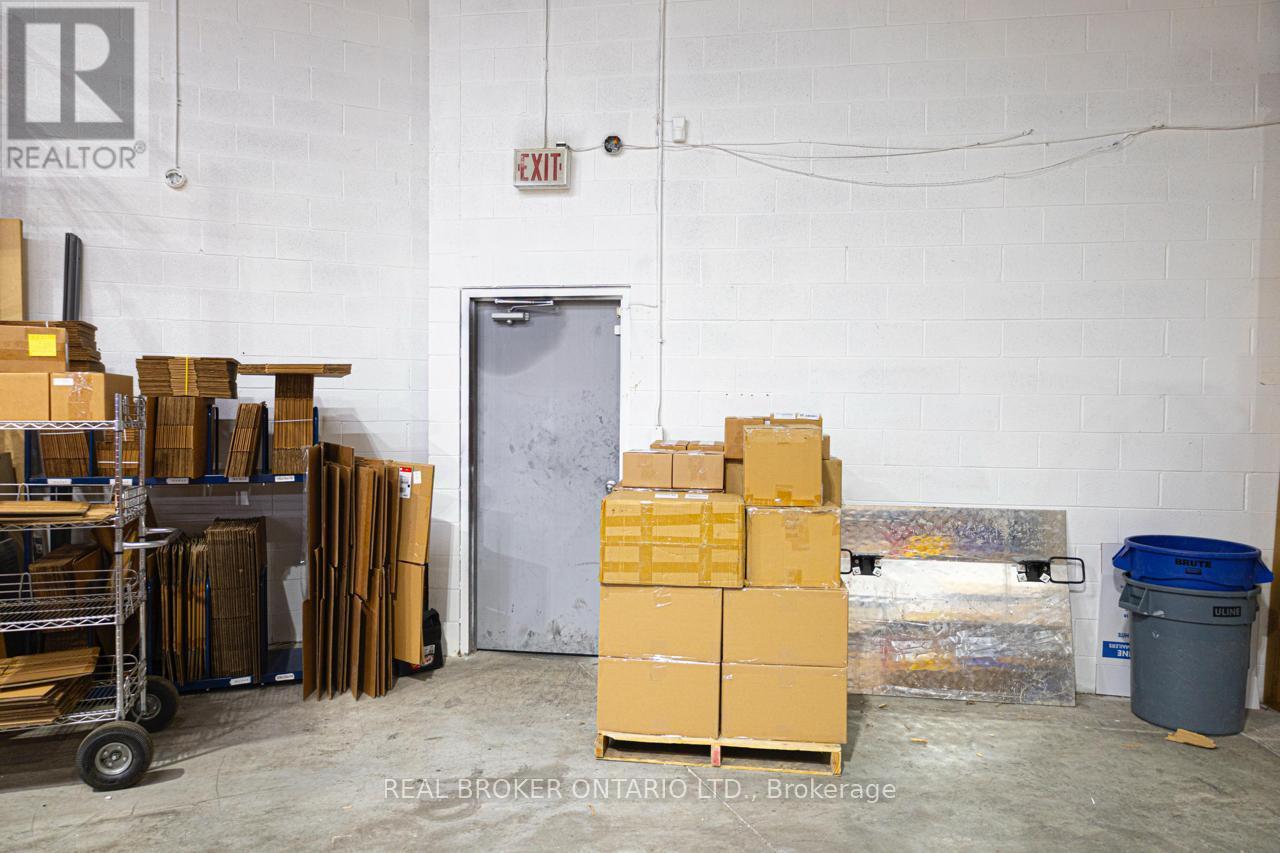 #11 - 1111 Flint Road, Toronto, Ontario  M3J 3C7 - Photo 4 - W13022416