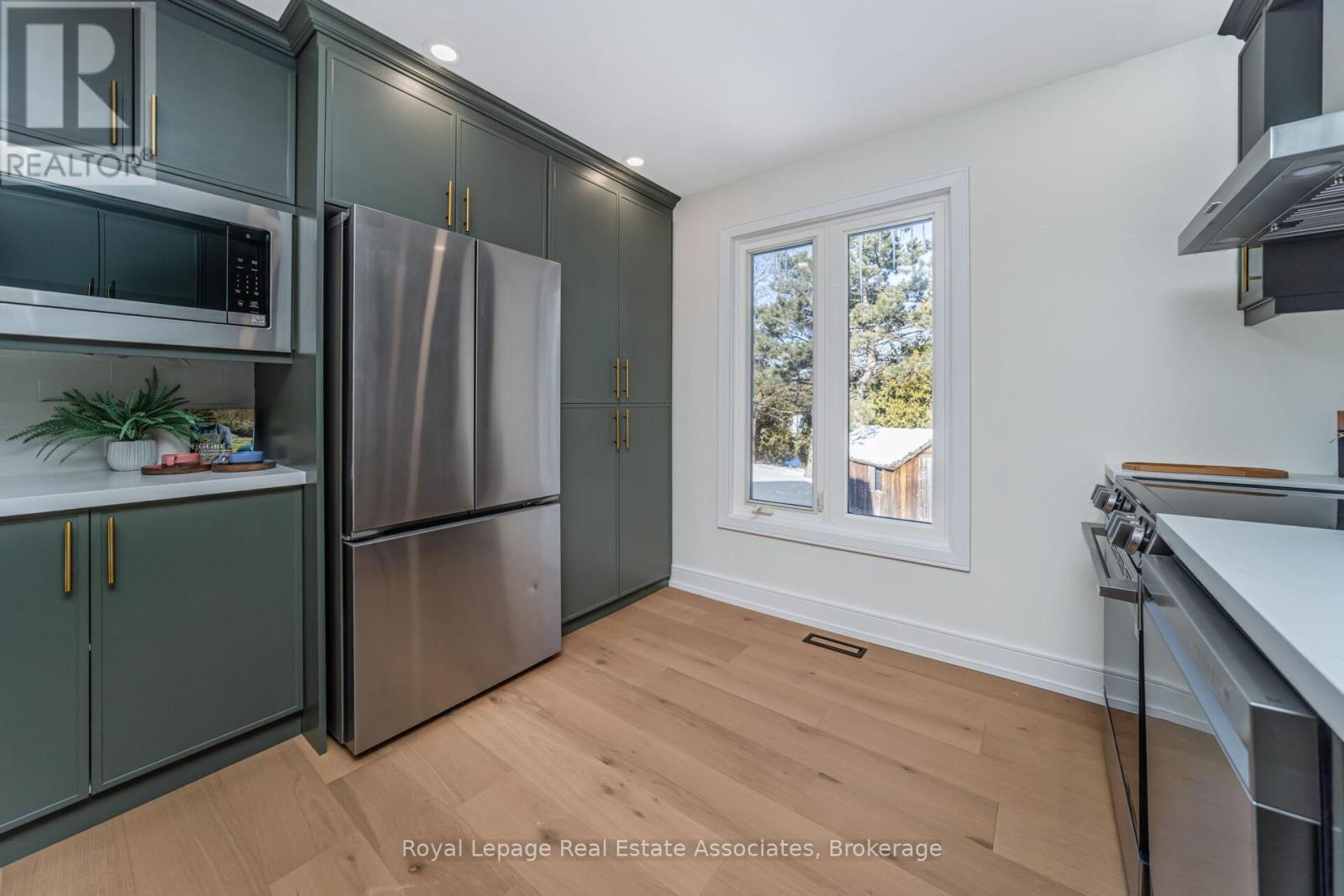 471 Valhalla Court, Oakville, Ontario  L6L 5M5 - Photo 14 - W13022450