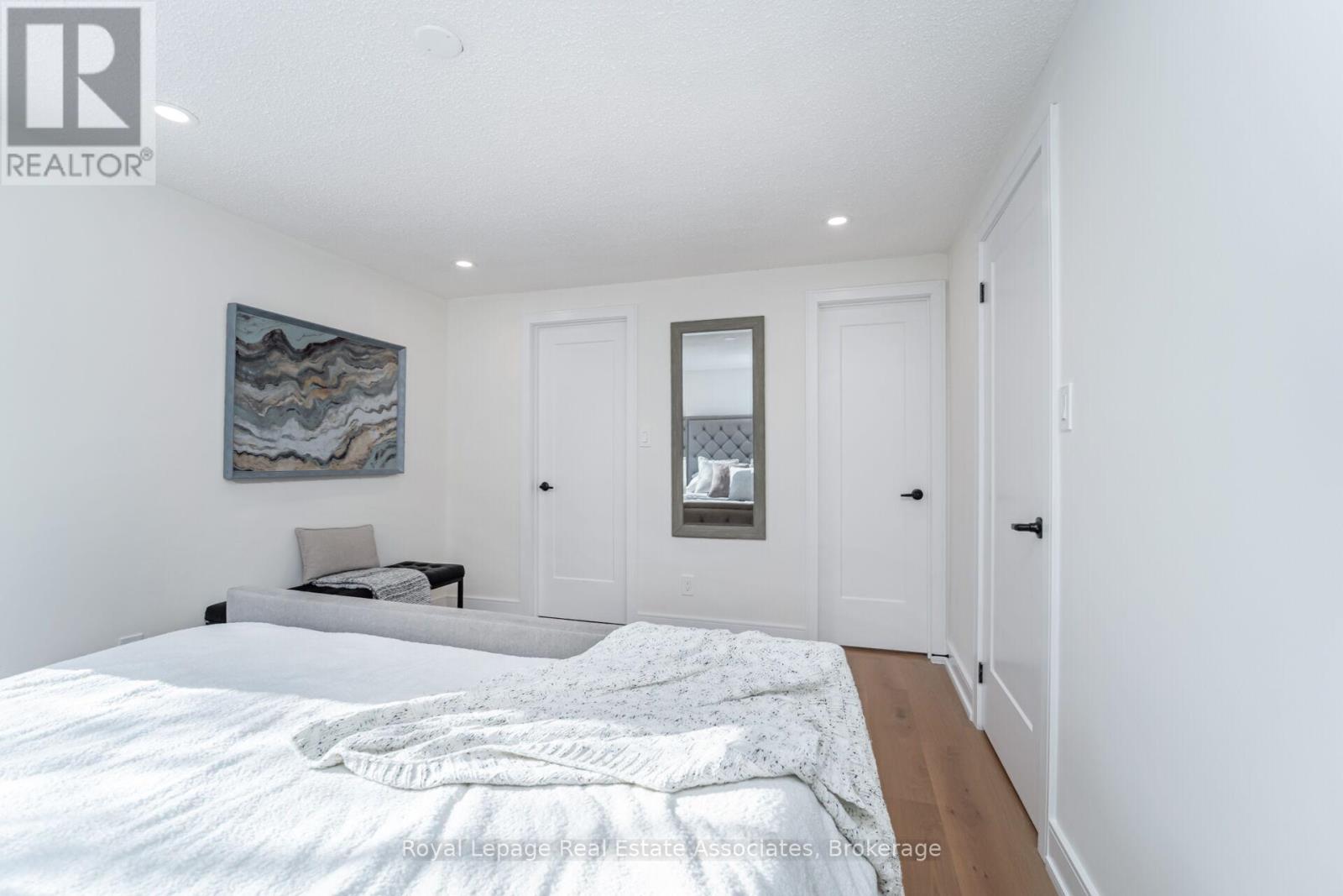 471 Valhalla Court, Oakville, Ontario  L6L 5M5 - Photo 21 - W13022450