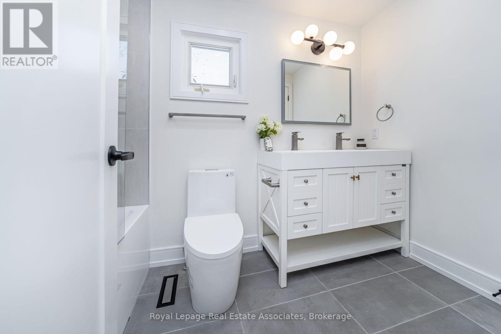 471 Valhalla Court, Oakville, Ontario  L6L 5M5 - Photo 23 - W13022450