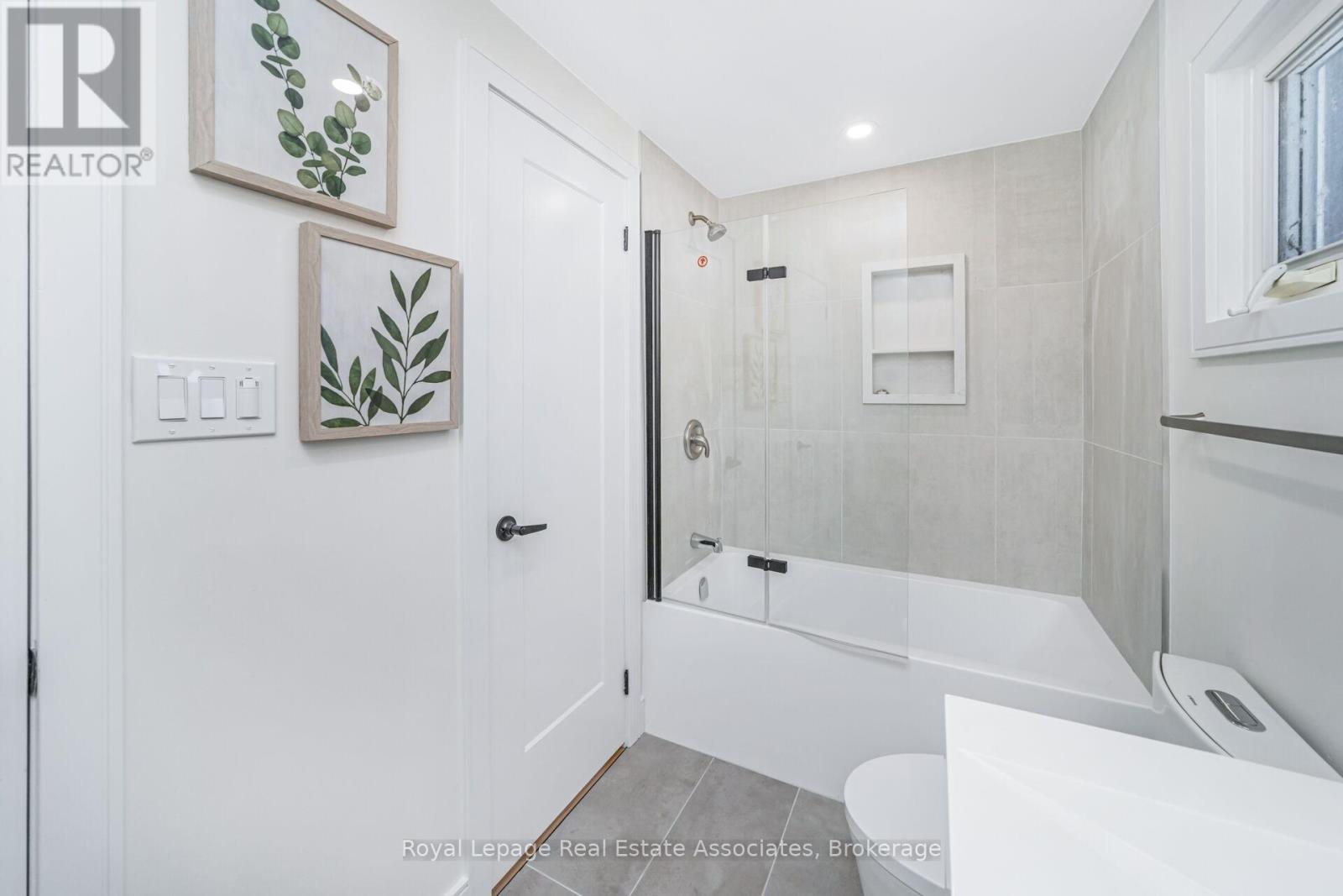 471 Valhalla Court, Oakville, Ontario  L6L 5M5 - Photo 24 - W13022450