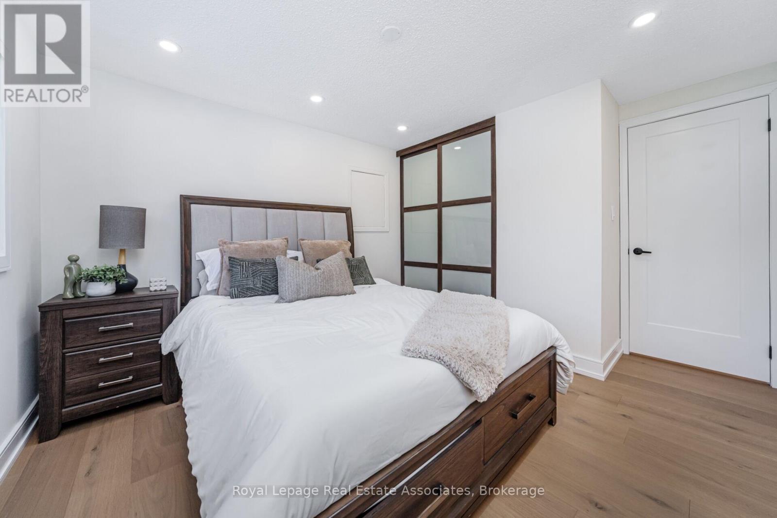 471 Valhalla Court, Oakville, Ontario  L6L 5M5 - Photo 28 - W13022450