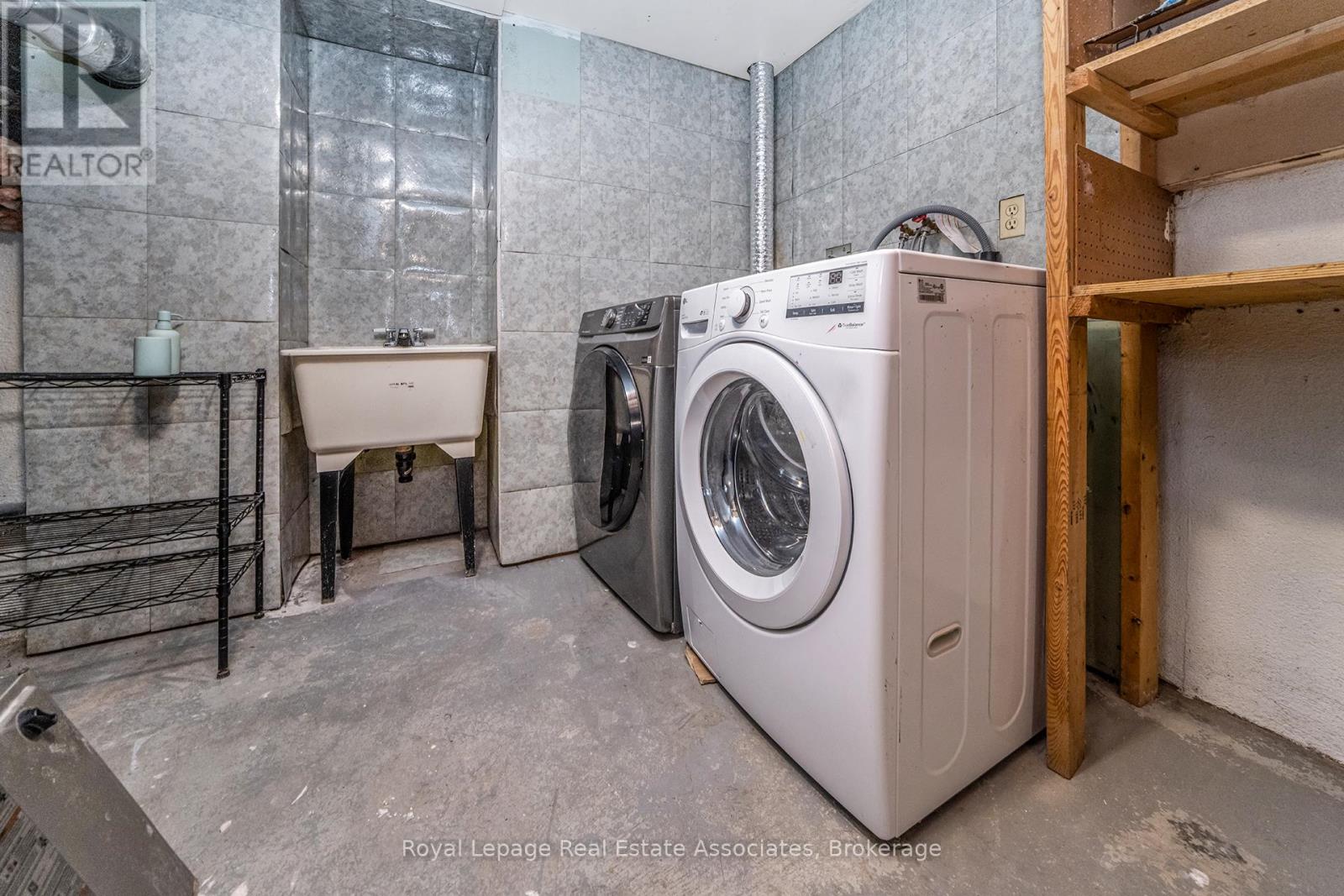 471 Valhalla Court, Oakville, Ontario  L6L 5M5 - Photo 34 - W13022450