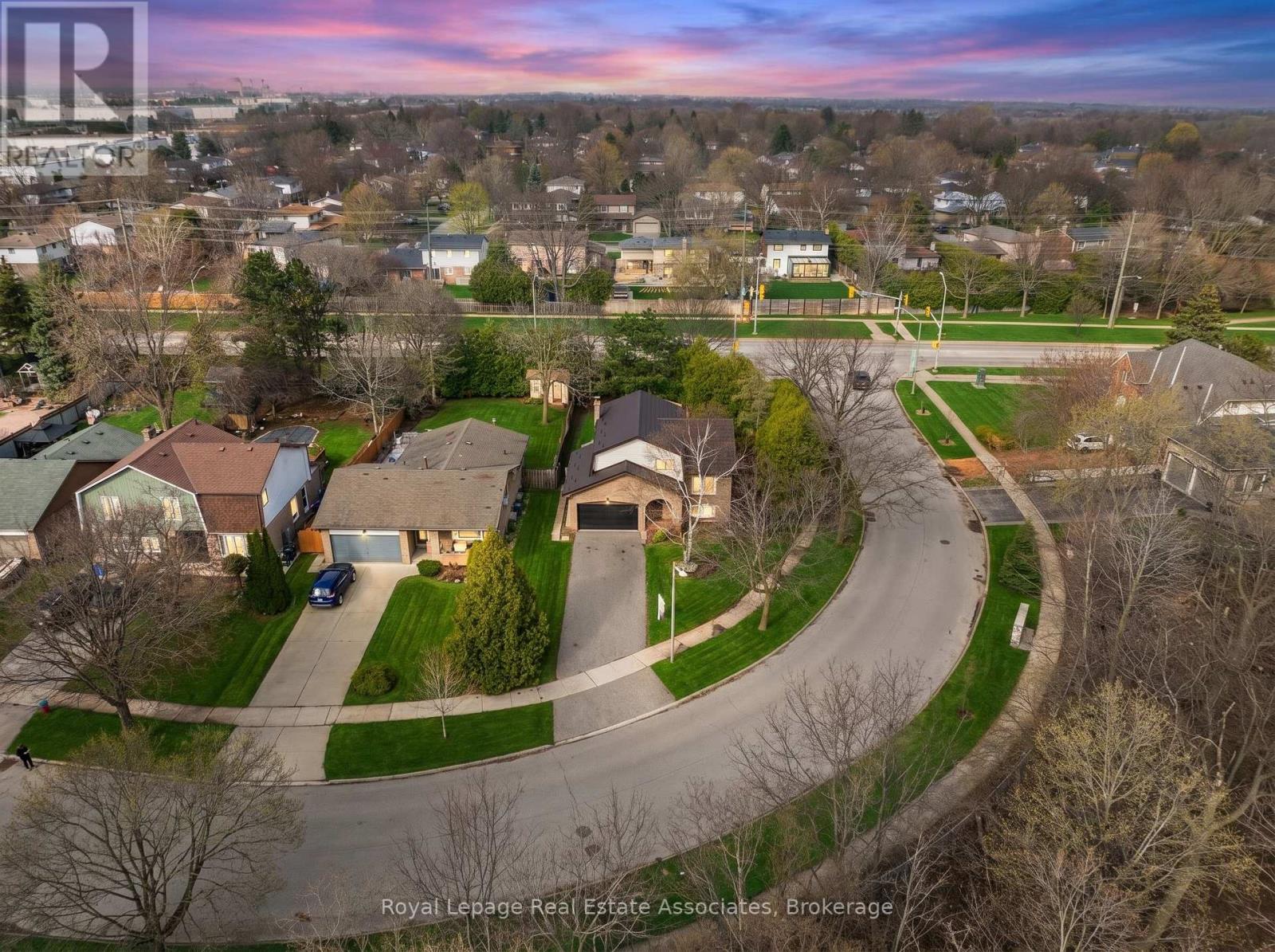 471 Valhalla Court, Oakville, Ontario  L6L 5M5 - Photo 40 - W13022450