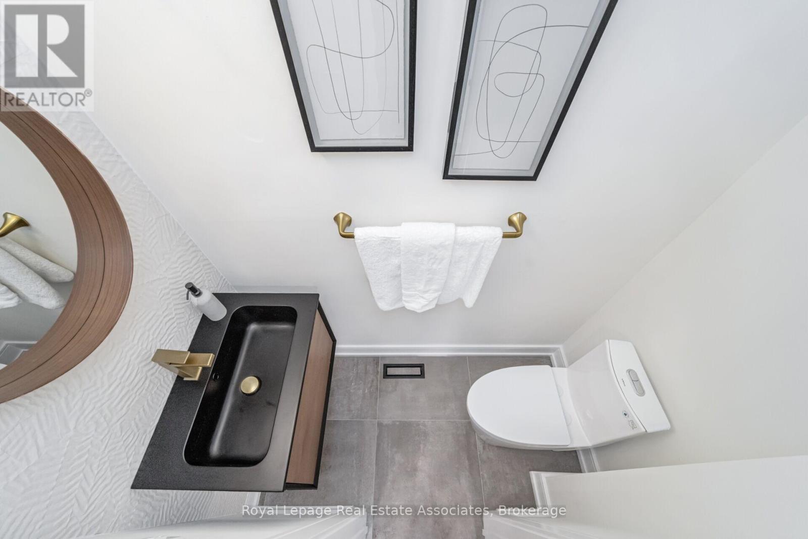 471 Valhalla Court, Oakville, Ontario  L6L 5M5 - Photo 7 - W13022450