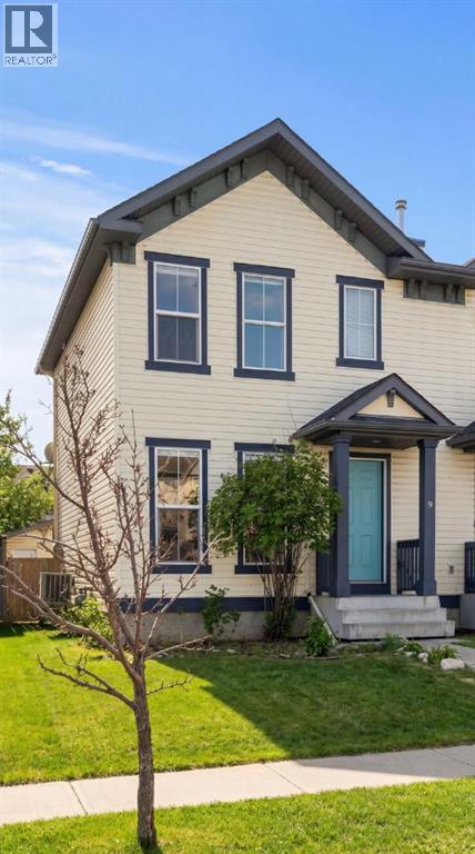 9 Elgin Mews SE, Calgary, Alberta  T2Z 4J9 - Photo 2 - A2294539