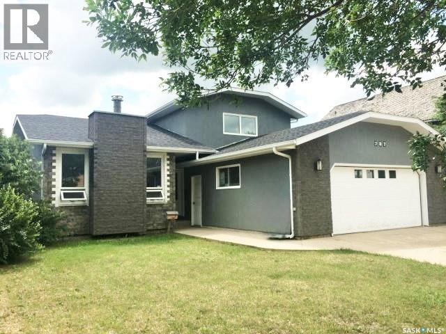 787 Brimacombe DRIVE, Weyburn, Saskatchewan