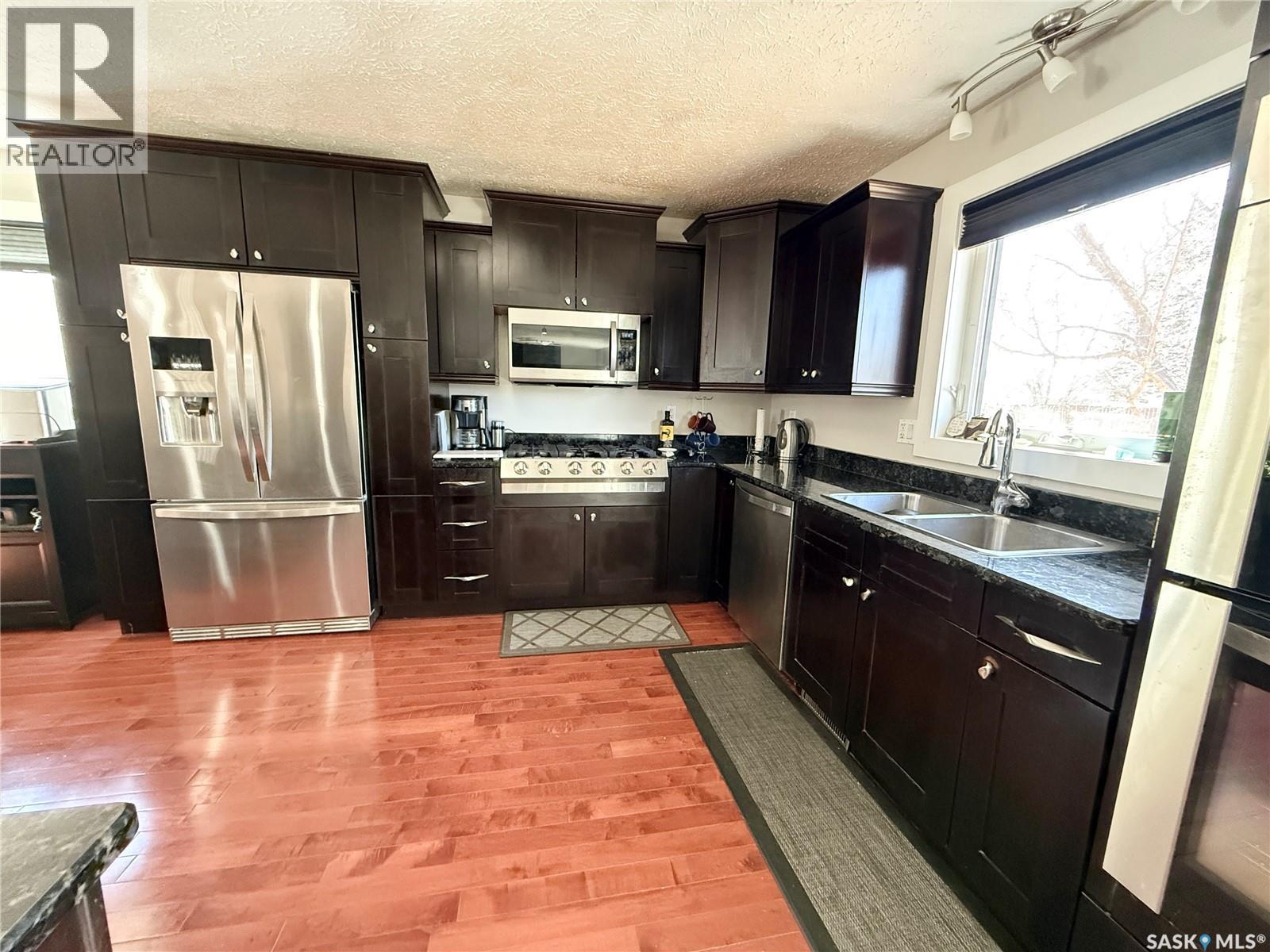 787 Brimacombe Drive, Weyburn, Saskatchewan  S4H 2P7 - Photo 10 - SK033458