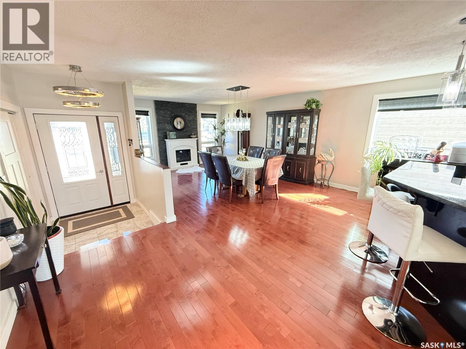 787 Brimacombe Drive, Weyburn, Saskatchewan  S4H 2P7 - Photo 3 - SK033458