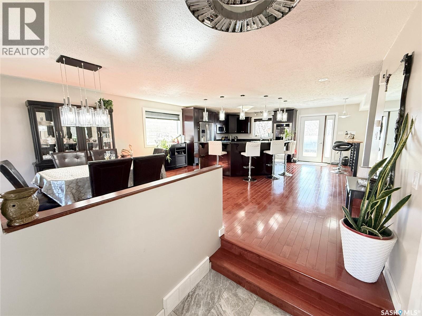 787 Brimacombe Drive, Weyburn, Saskatchewan  S4H 2P7 - Photo 5 - SK033458