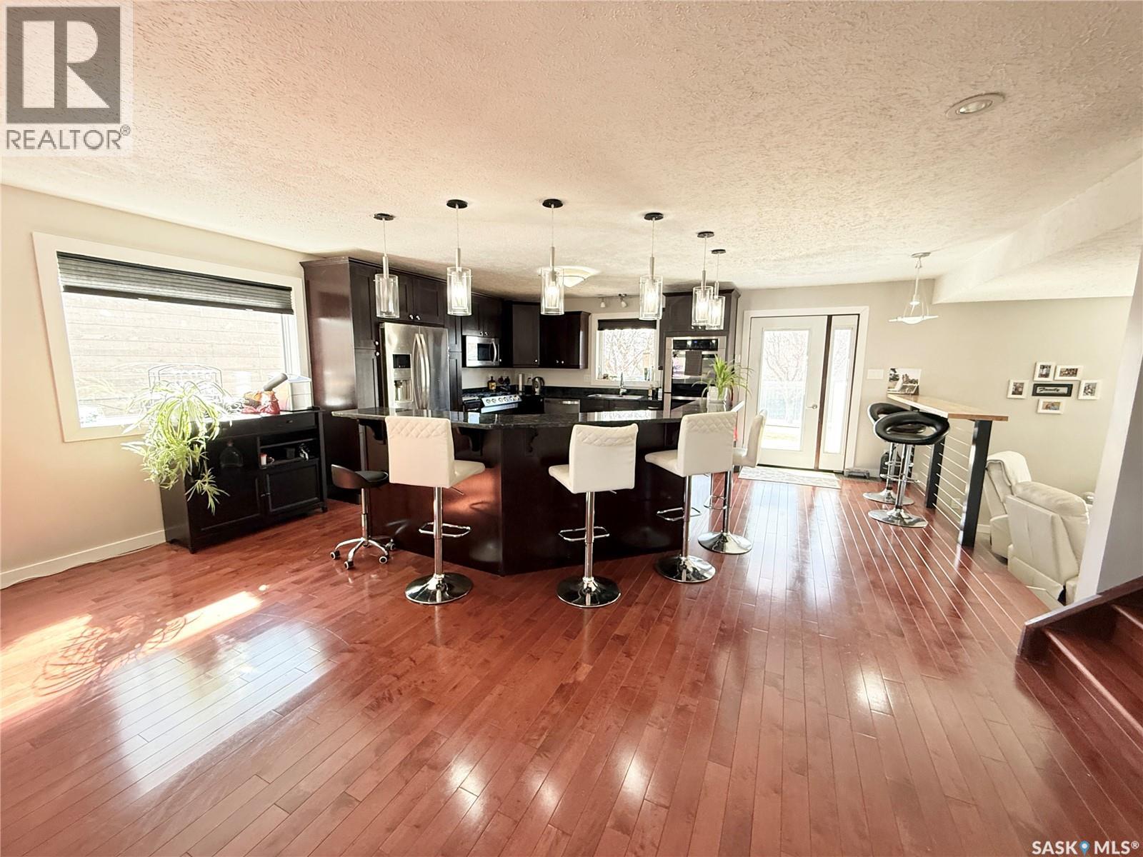 787 Brimacombe Drive, Weyburn, Saskatchewan  S4H 2P7 - Photo 6 - SK033458