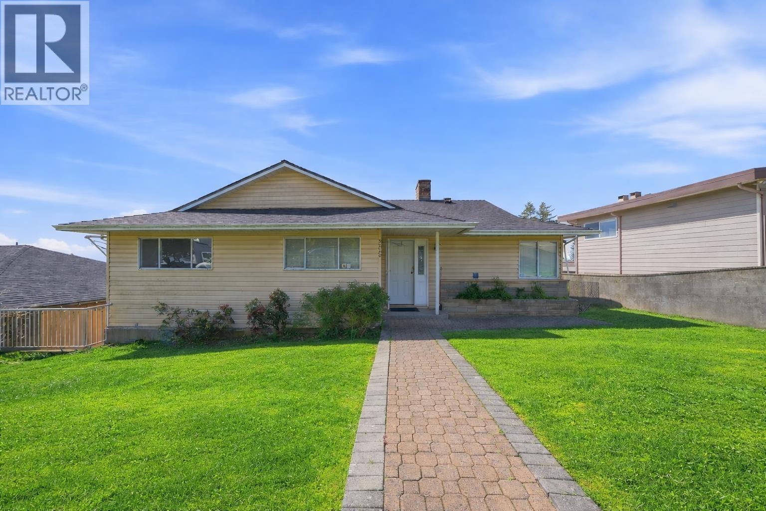 5220 Sunningdale Road, Burnaby, British Columbia  V5B 1M5 - Photo 2 - R3113248