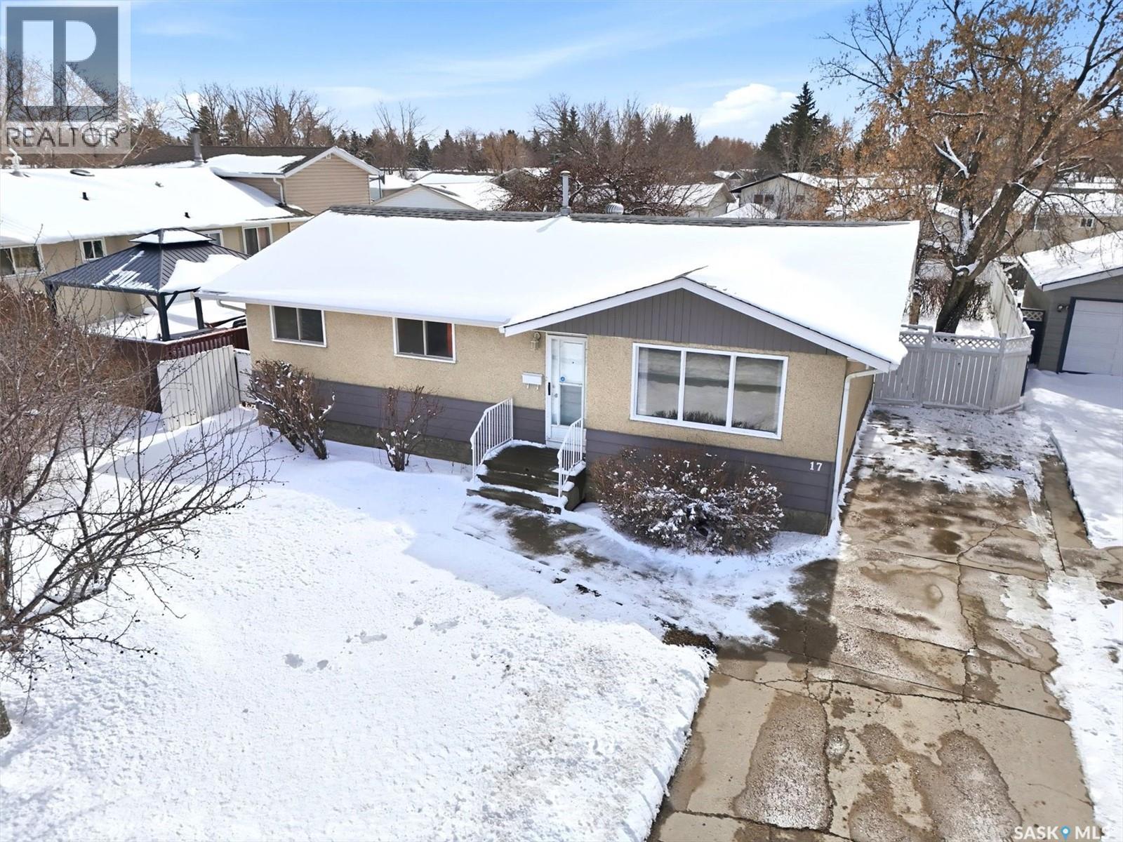 17 Churchill Drive, Saskatoon, Saskatchewan  S7K 3X2 - Photo 2 - SK033417
