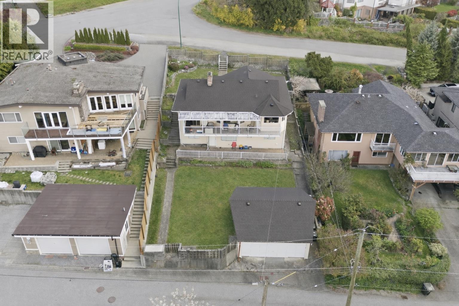 5220 Sunningdale Road, Burnaby, British Columbia  V5B 1M5 - Photo 32 - R3113248