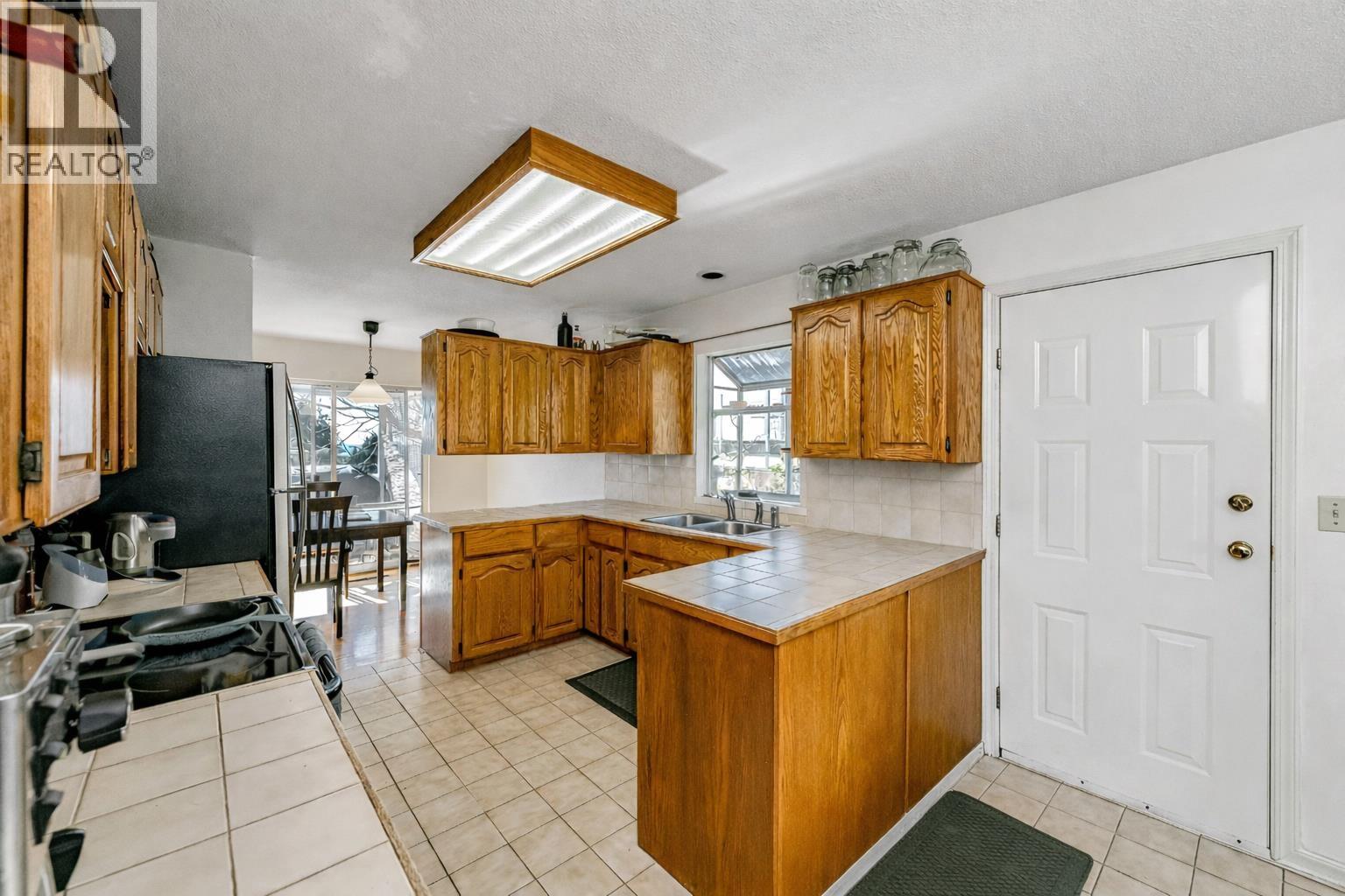 5220 Sunningdale Road, Burnaby, British Columbia  V5B 1M5 - Photo 10 - R3113248