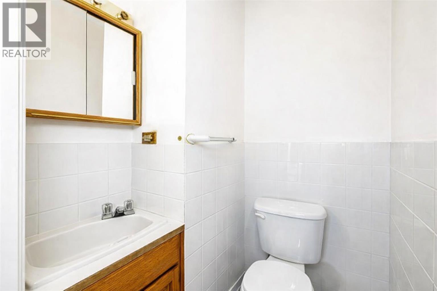 5220 Sunningdale Road, Burnaby, British Columbia  V5B 1M5 - Photo 13 - R3113248