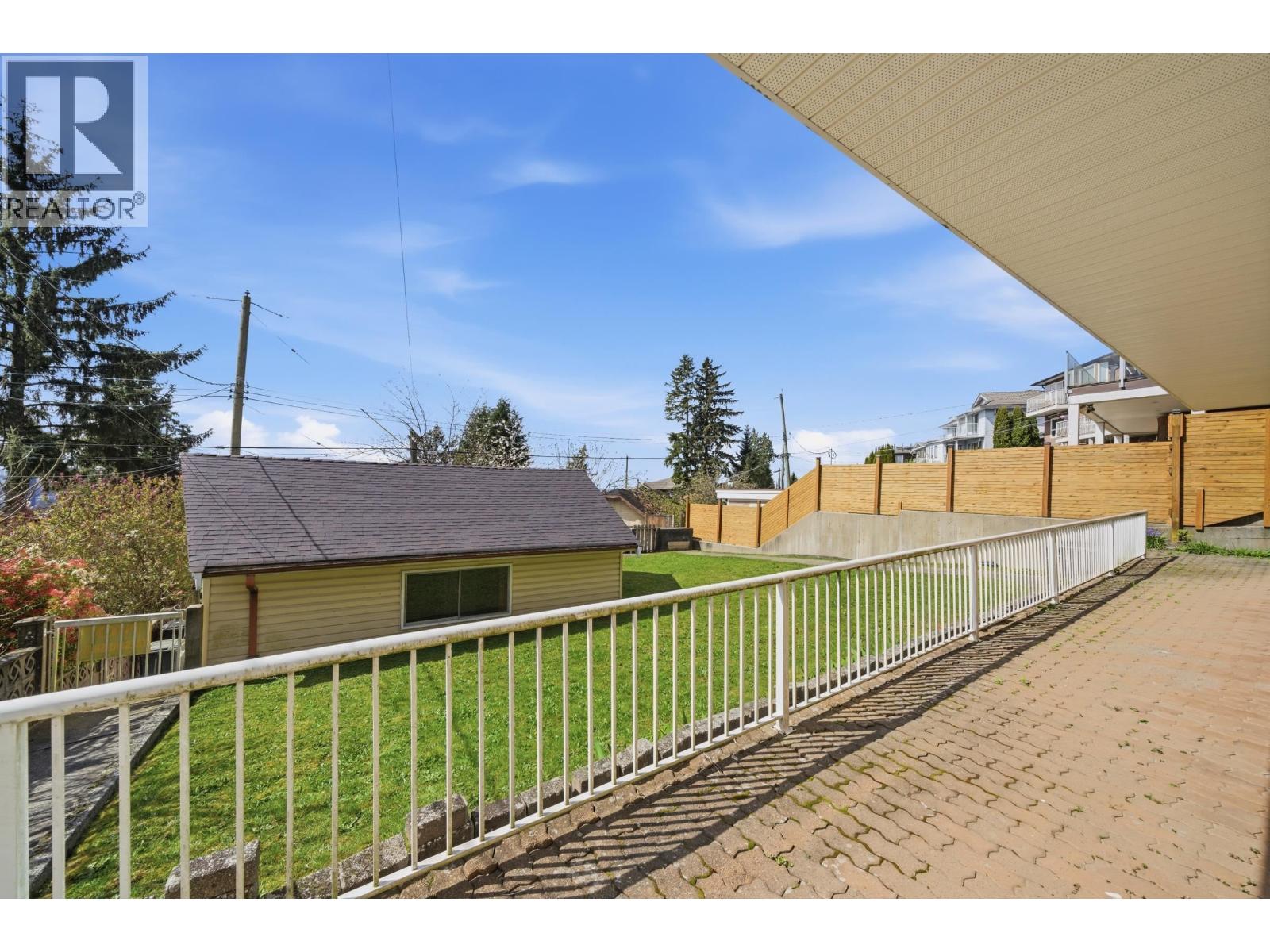 5220 Sunningdale Road, Burnaby, British Columbia  V5B 1M5 - Photo 36 - R3113248