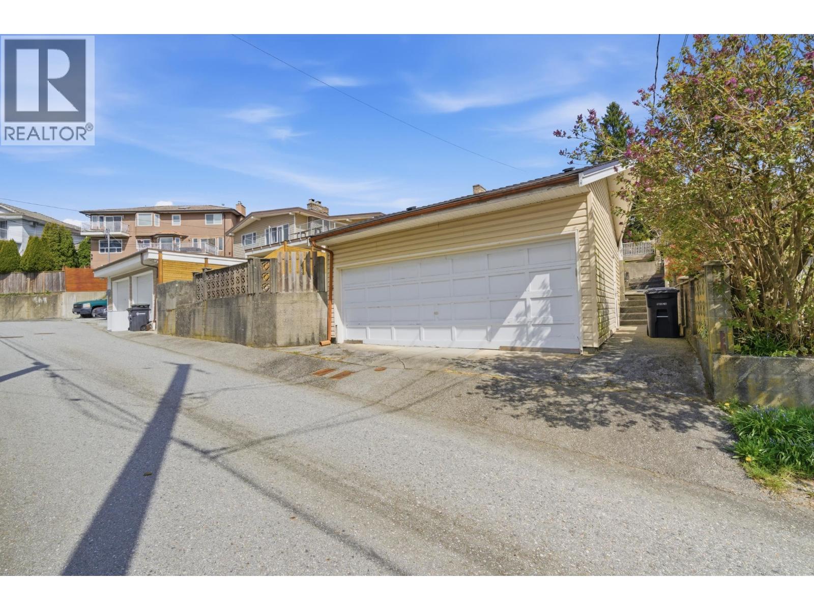 5220 Sunningdale Road, Burnaby, British Columbia  V5B 1M5 - Photo 37 - R3113248