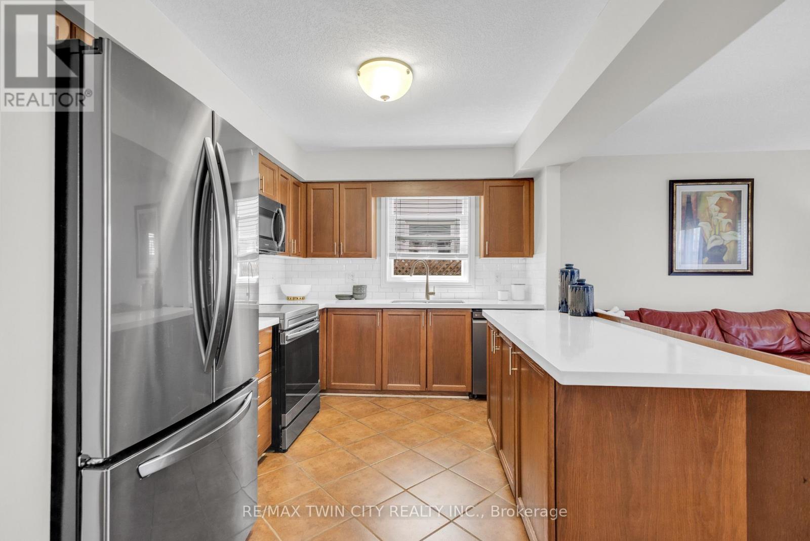 22 Dahlia Street, Kitchener, Ontario  N2E 4A9 - Photo 11 - X13022444