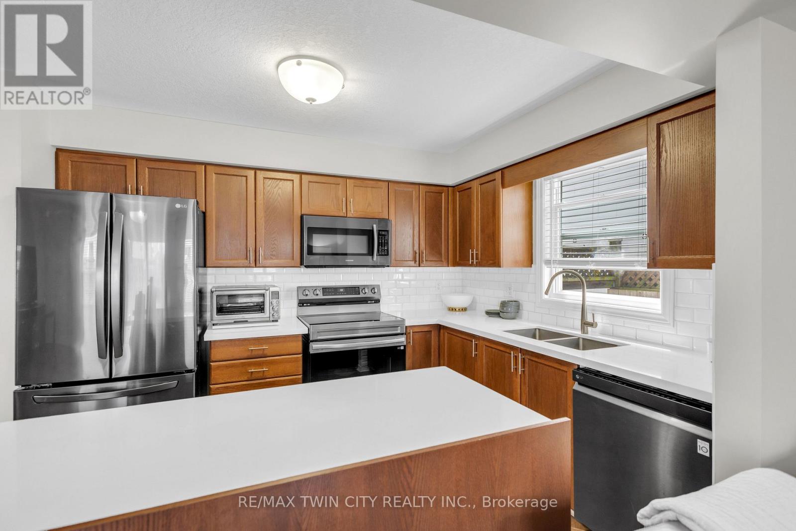 22 Dahlia Street, Kitchener, Ontario  N2E 4A9 - Photo 12 - X13022444