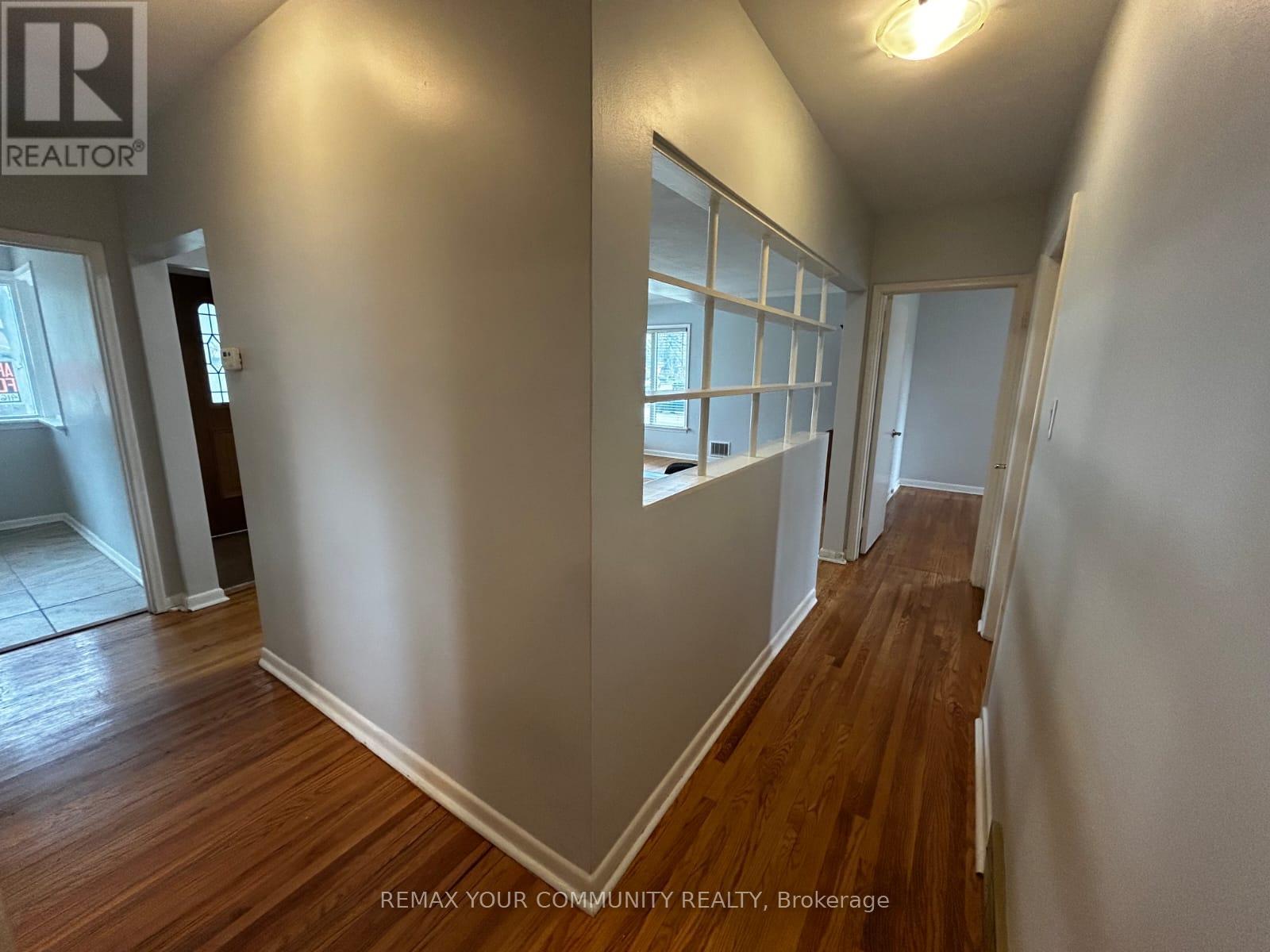 72 Lloyd Manor Road, Toronto, Ontario  M9B 5J3 - Photo 11 - W12870776