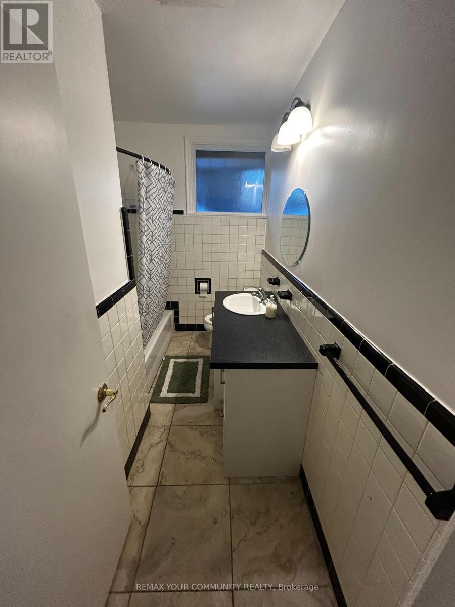 72 Lloyd Manor Road, Toronto, Ontario  M9B 5J3 - Photo 6 - W12870776