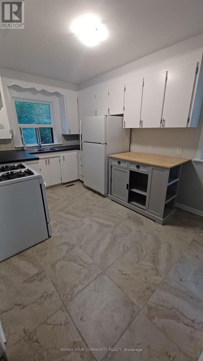 72 Lloyd Manor Road, Toronto, Ontario  M9B 5J3 - Photo 3 - W12870776