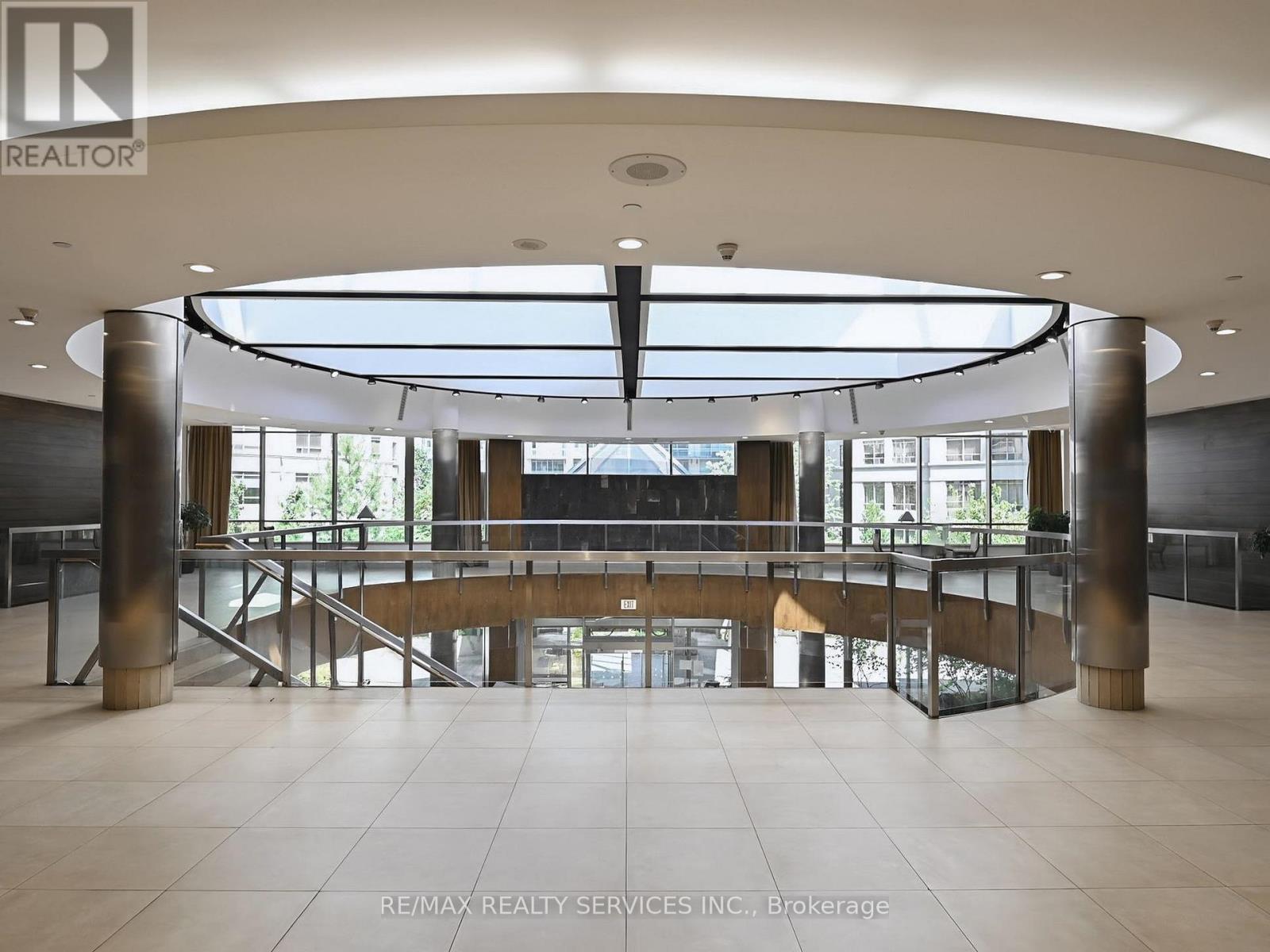 504 - 3880 Duke Of York Boulevard, Mississauga, Ontario  L5B 4M7 - Photo 5 - W12900866