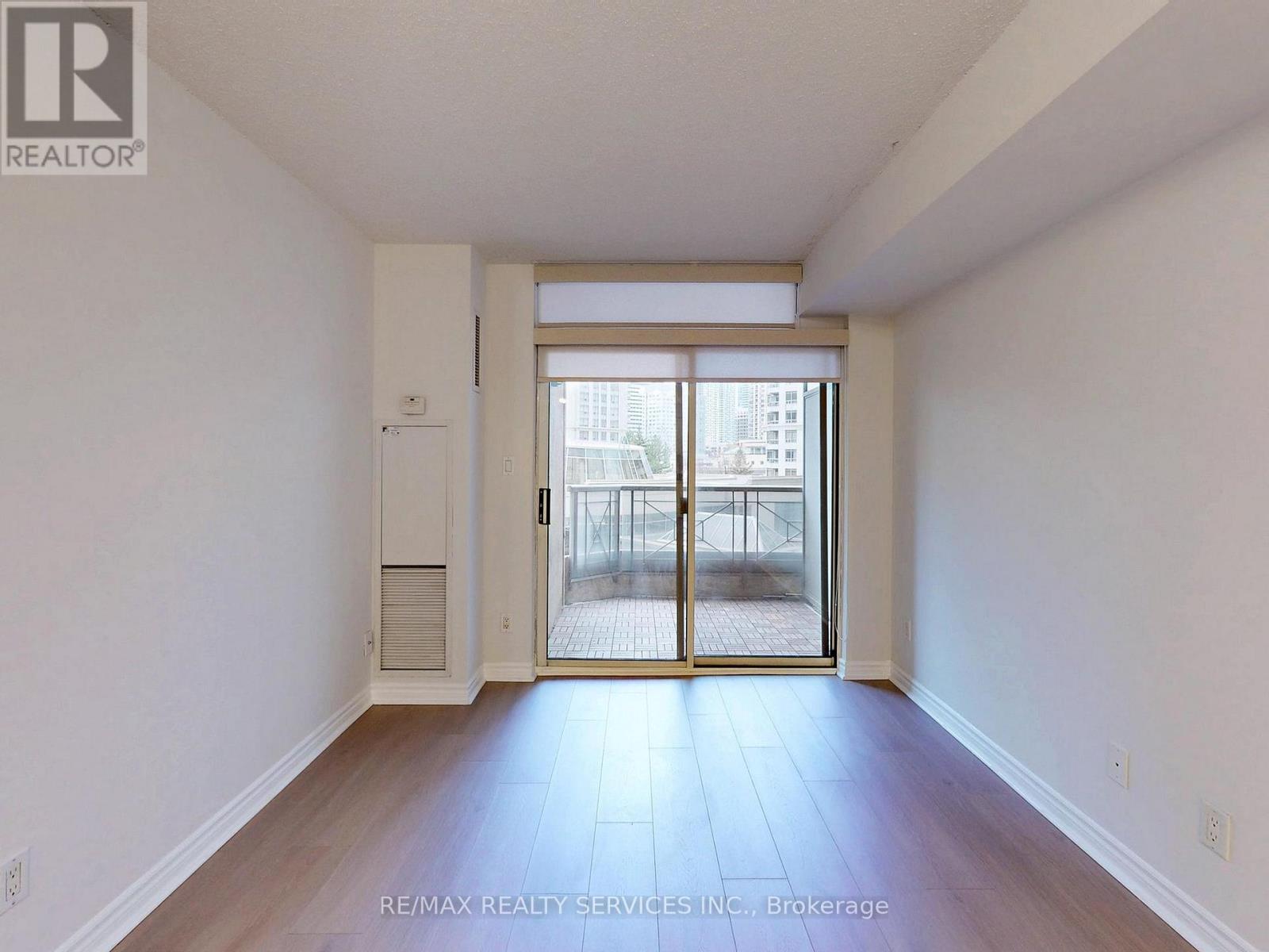 504 - 3880 Duke Of York Boulevard, Mississauga, Ontario  L5B 4M7 - Photo 7 - W12900866