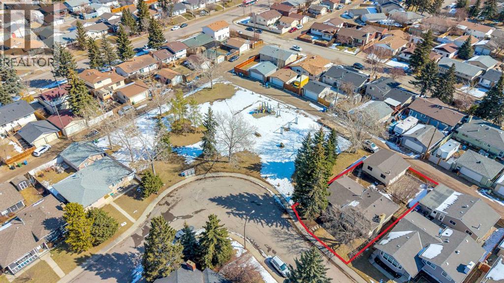 221 Madeira Crescent NE, Calgary, Alberta  T2A 4N3 - Photo 1 - A2300320