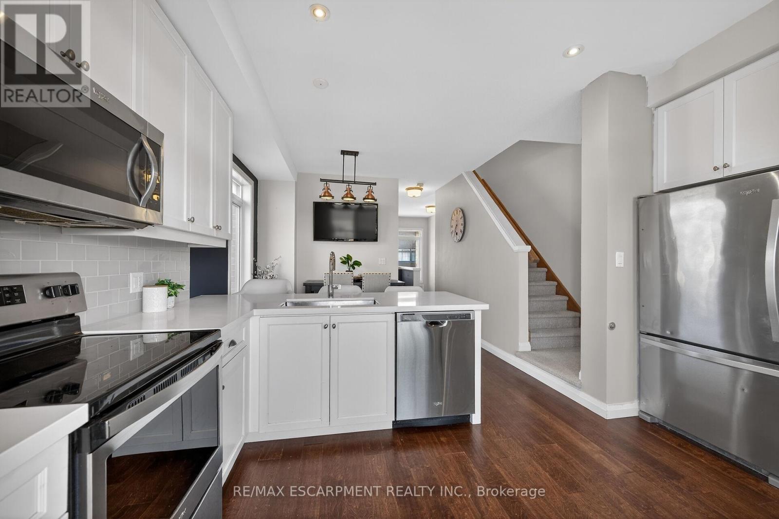 33 - 35 Midhurst Heights, Hamilton, Ontario  L8J 0K9 - Photo 6 - X12875590