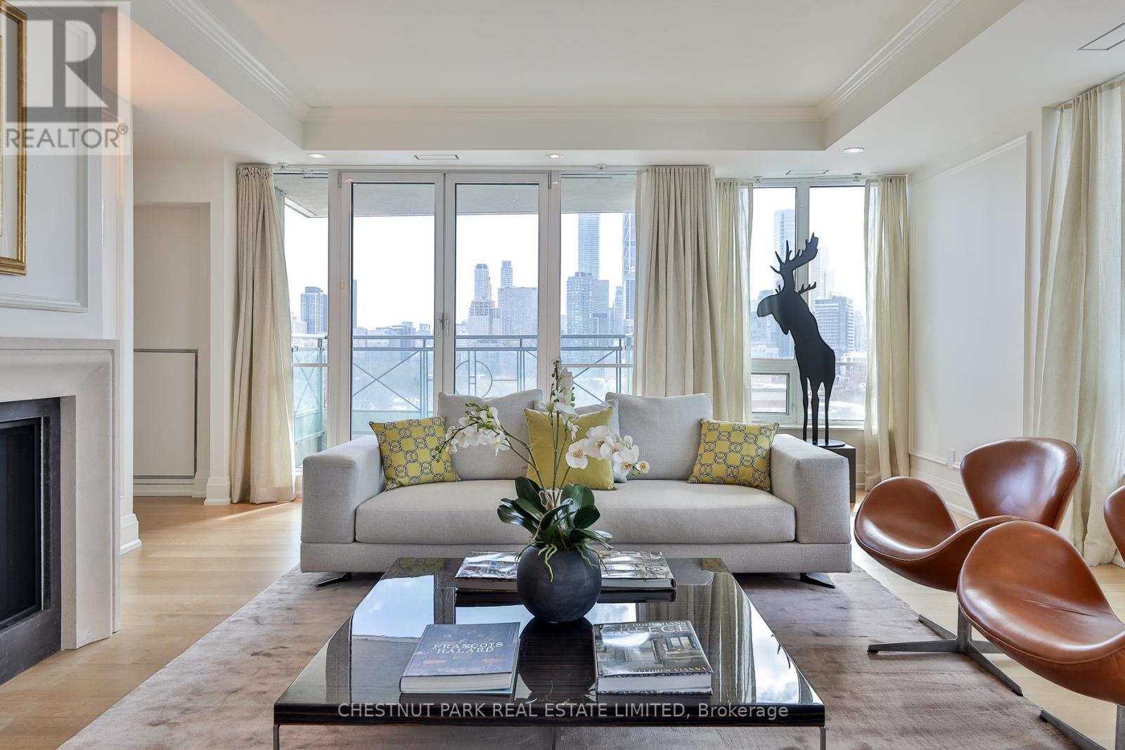 909 - 25 SCRIVENER SQUARE, Toronto, Ontario